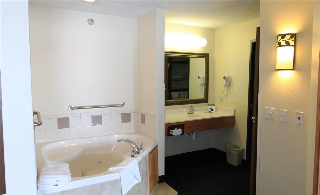 Americinn By Wyndham Cedar Rapids Airport Phòng bức ảnh
